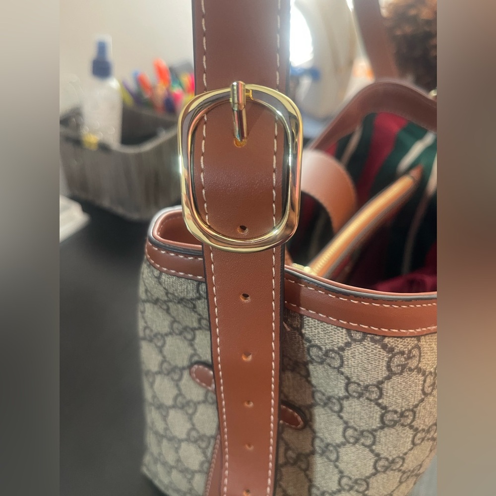 High Quality Padlock Shoulder Bag - Picture 6 of 9